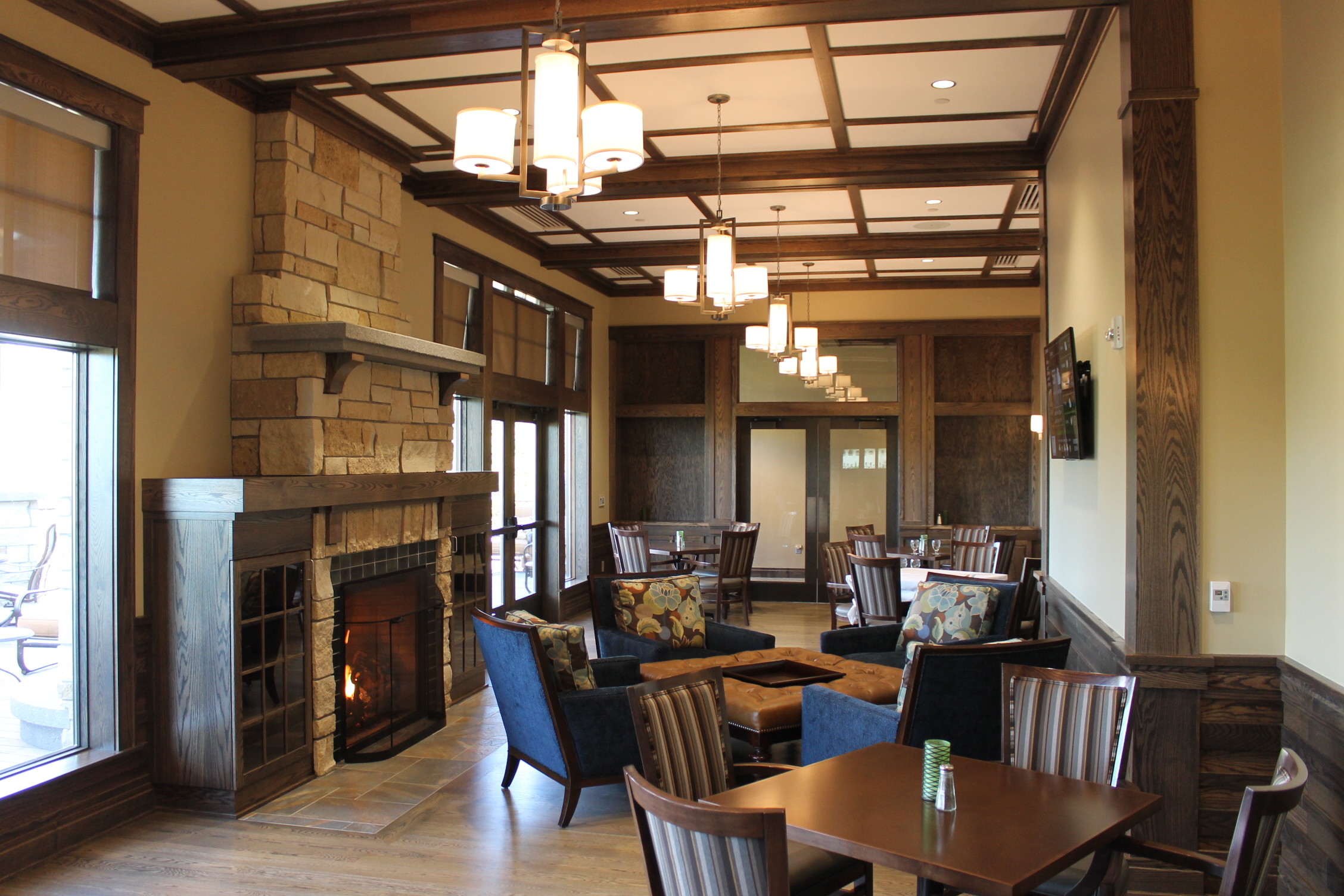 The Country Club of Sioux Falls upscale dining with fireplace South Dakota